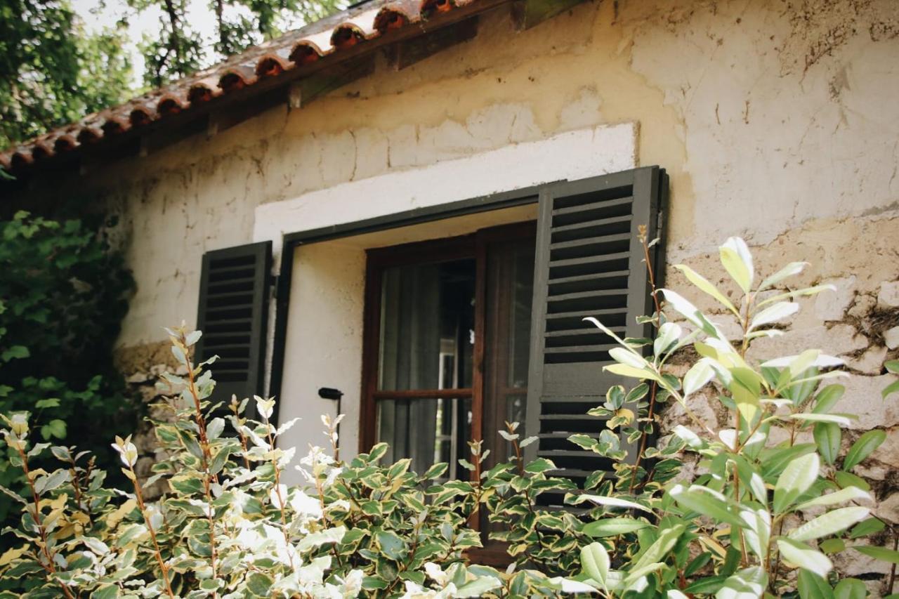 Les Cabanes De Rouffignac Rouffignac Saint-Cernin Exterior photo